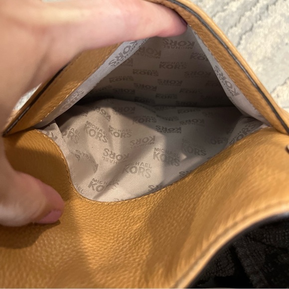 Michael Kors Jet Set Travel Leather Tote Shoulder Bag Purse Tan Camel Handbag - Picture 14 of 16